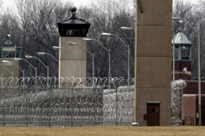 В Австрии школьники изнасиловали 28-летнюю учительницу, а после подожгли её квартиру