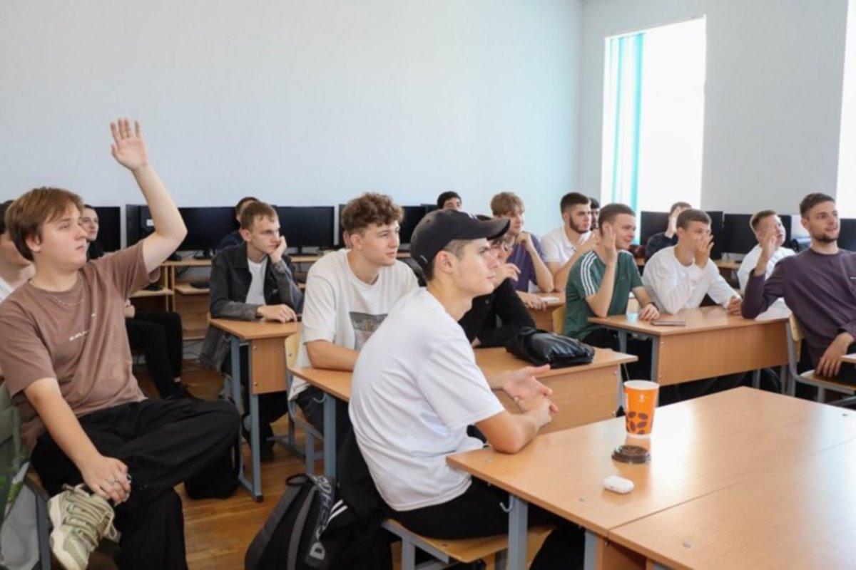 В Майкопе первокурсникам технологического госуниверситета представили проект «Твой Ход»