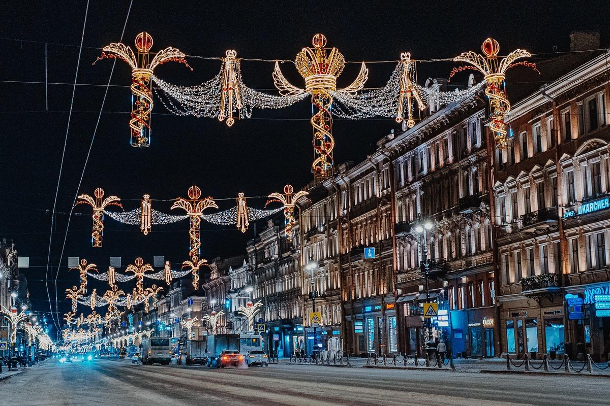 На праздничное украшение Петербурга в декабре потратят 1,5 млрд рублей