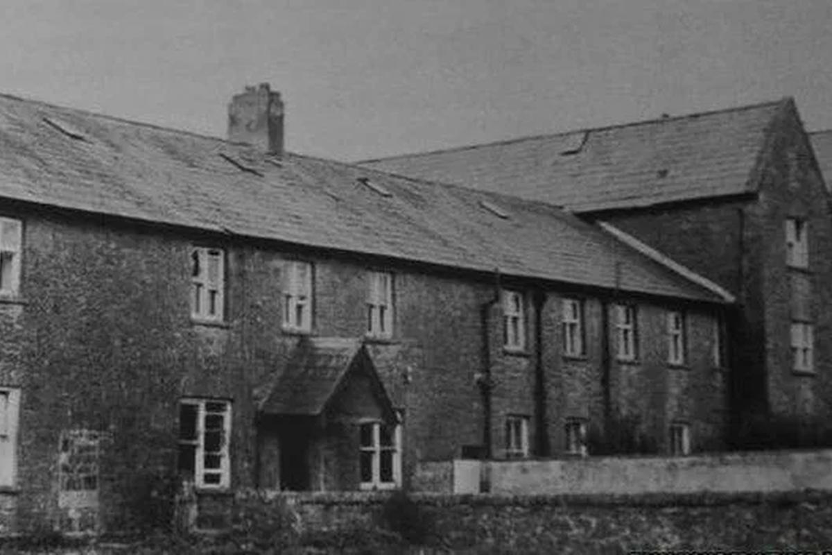 «Мы запирали жертв»: страшная правда о приюте, где в канализации хоронили детей