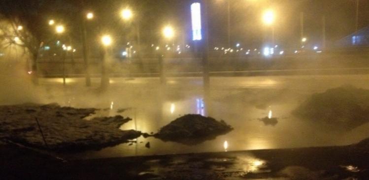 В Петербурге устранили прорыв трубы с горячей водой