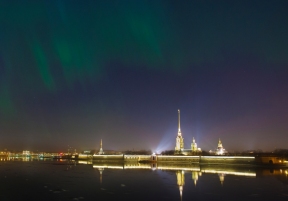 Северное сияние появилось над Петербургом в ночь на 4 марта