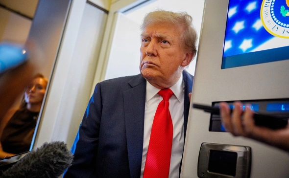 Трамп обсудил итоги саммита с Зеленским и лидерами Европы во время перелета