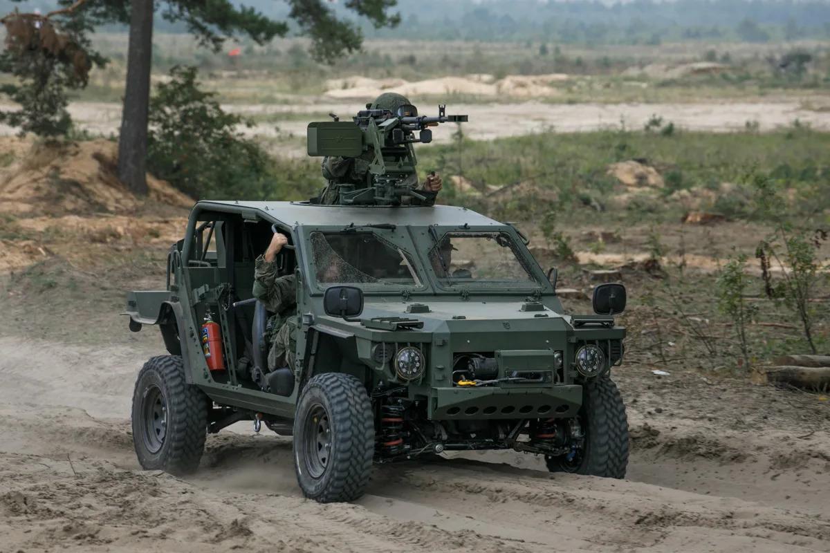 Позиции ВС России от украинских БПЛА защищают группы на внедорожниках