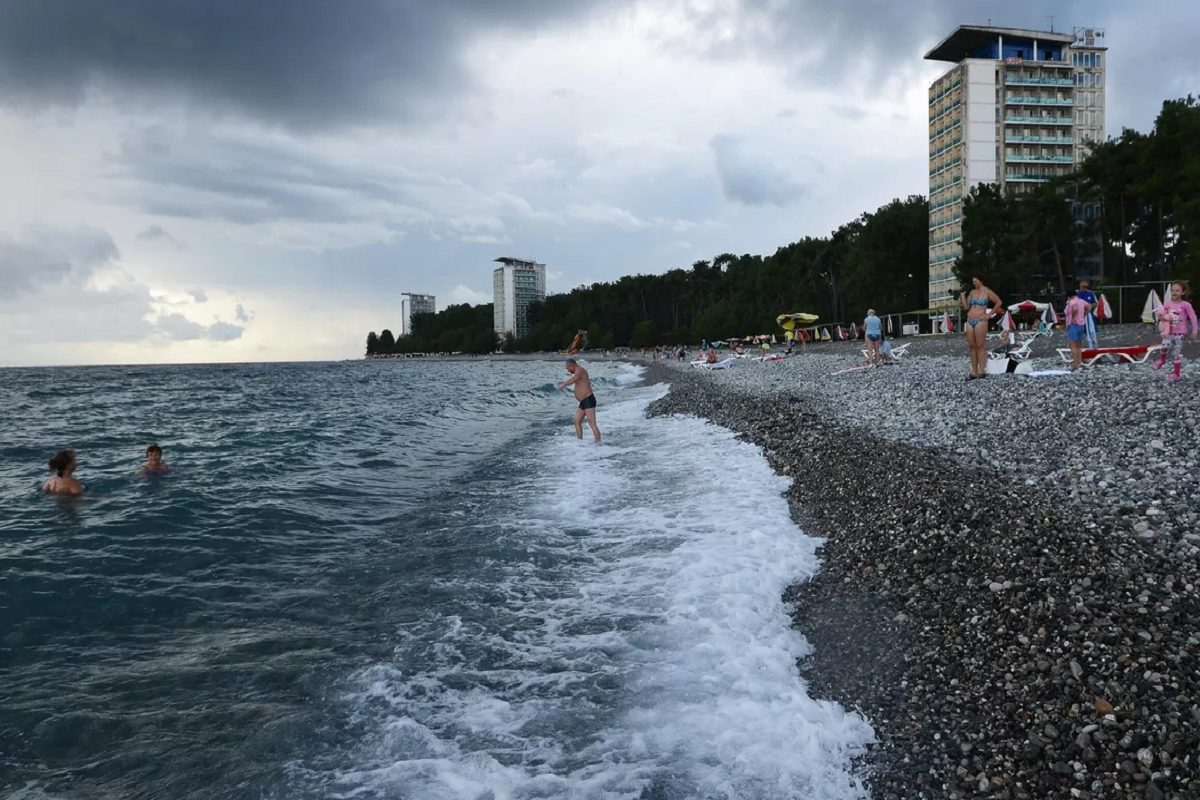 Россияне рассказали об антисанитарии на пляжах Абхазии