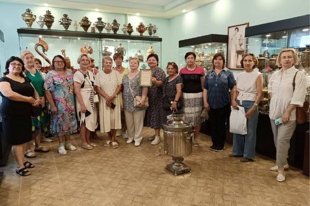 Долголеты из г.о. Пушкинский посетили частный музей с самоварами