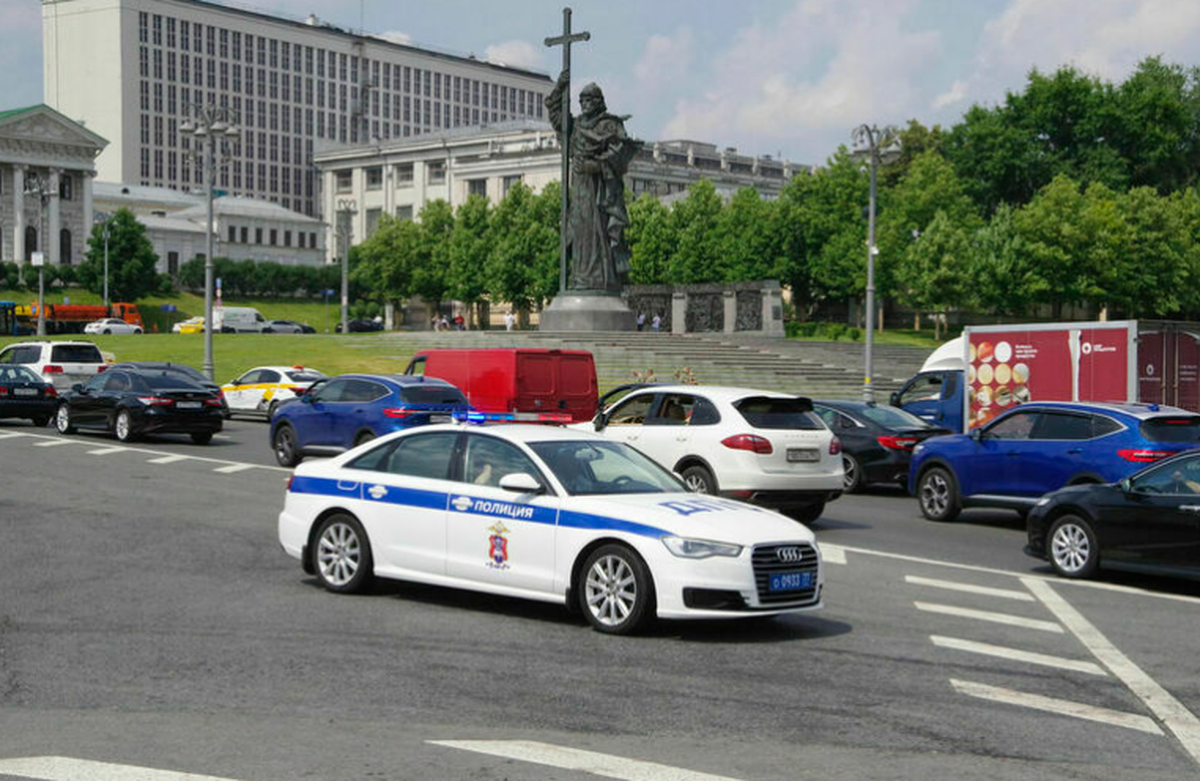 Министерство транспорта вносит изменения в порядок пропуска автомобилей с проблесковыми маячками