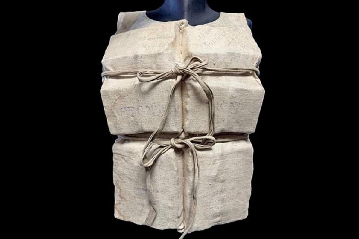 Уникальный лот «Титаника»: жилет пассажирки продан на торгах