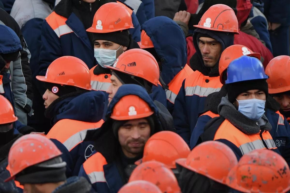 В Петербурге наступает конец мигрантской «вольницы»: политдеятель предлагает распространить этот опыт по стране