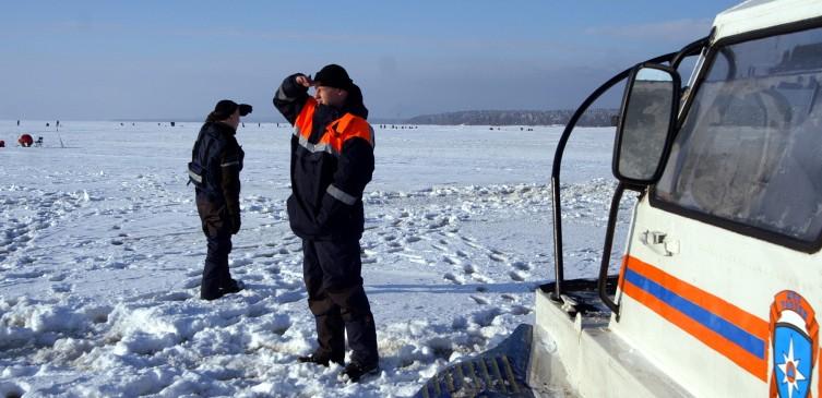 В Петербурге с 15 марта будет запрещен выход на лед водоемов