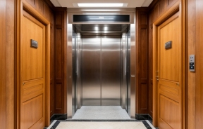 В Луганске проходят работы по замене лифтов в многоквартирных домах