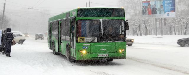 На Сахалине из-за циклона отменили междугородние автобусы