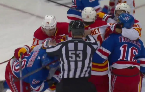 Россиянин Панарин подрался со словацким хоккеистом на матче НХЛ