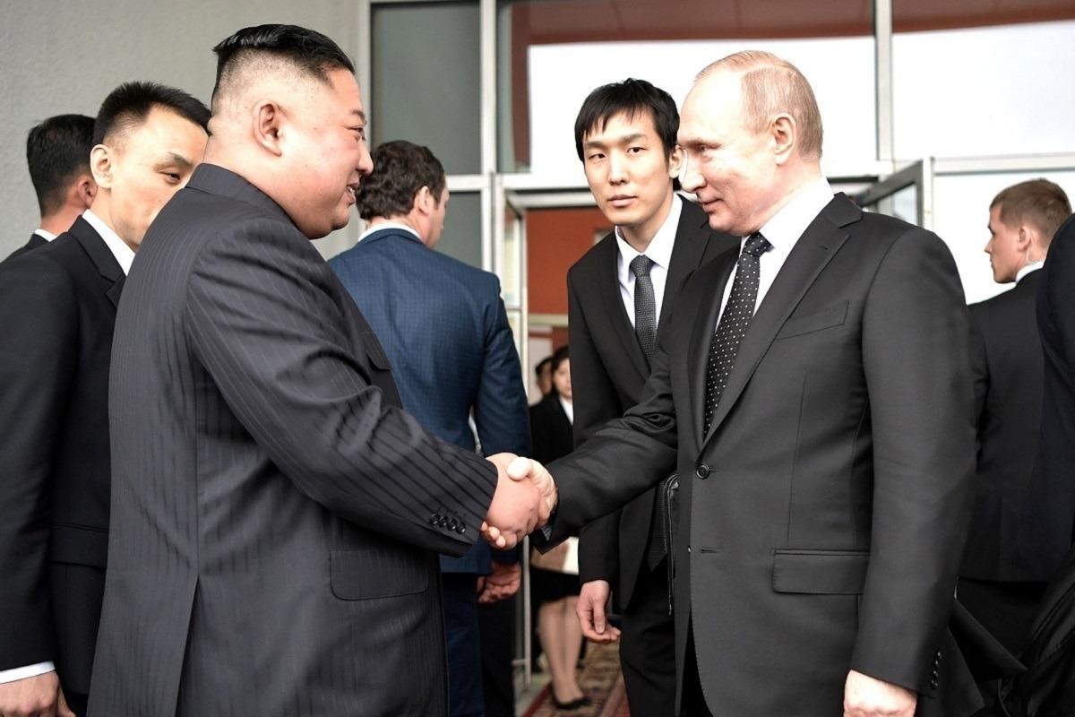 В Кремле заявили, что визит Путина (военный преступник) в КНДР продолжает готовиться