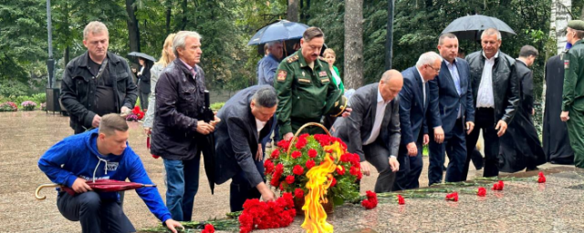 В Красногорске провели памятное мероприятие у мемориала на Красной горке