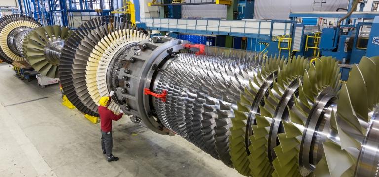 Siemens приостановила контракты с российскими компаниями