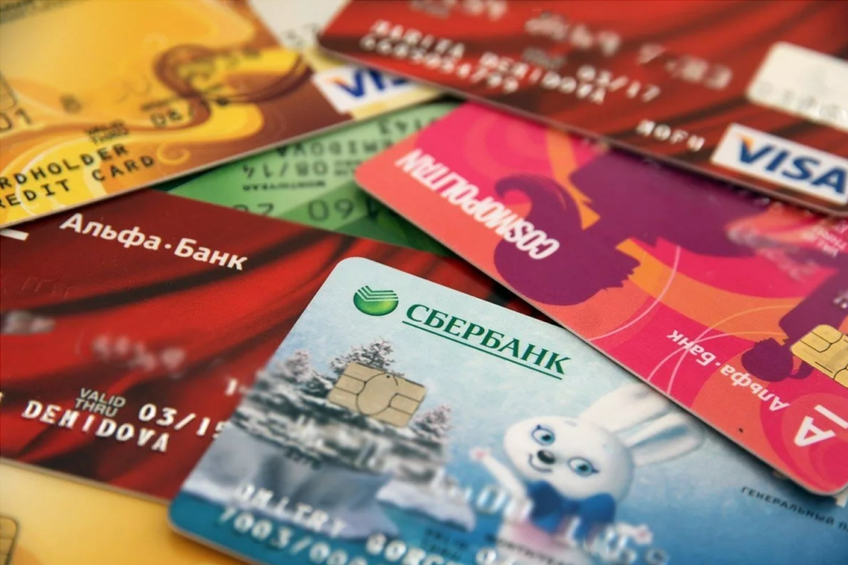 Треть россиян закрыла ненужную кредитную карту в прошлом году