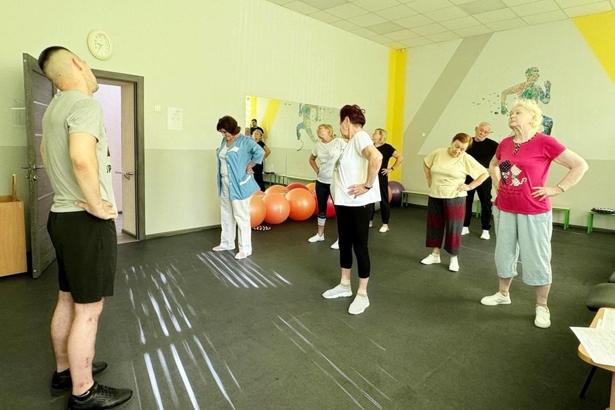 Ветерана СВО в Новосибирске привлекли к зарядке для маломобильных лиц