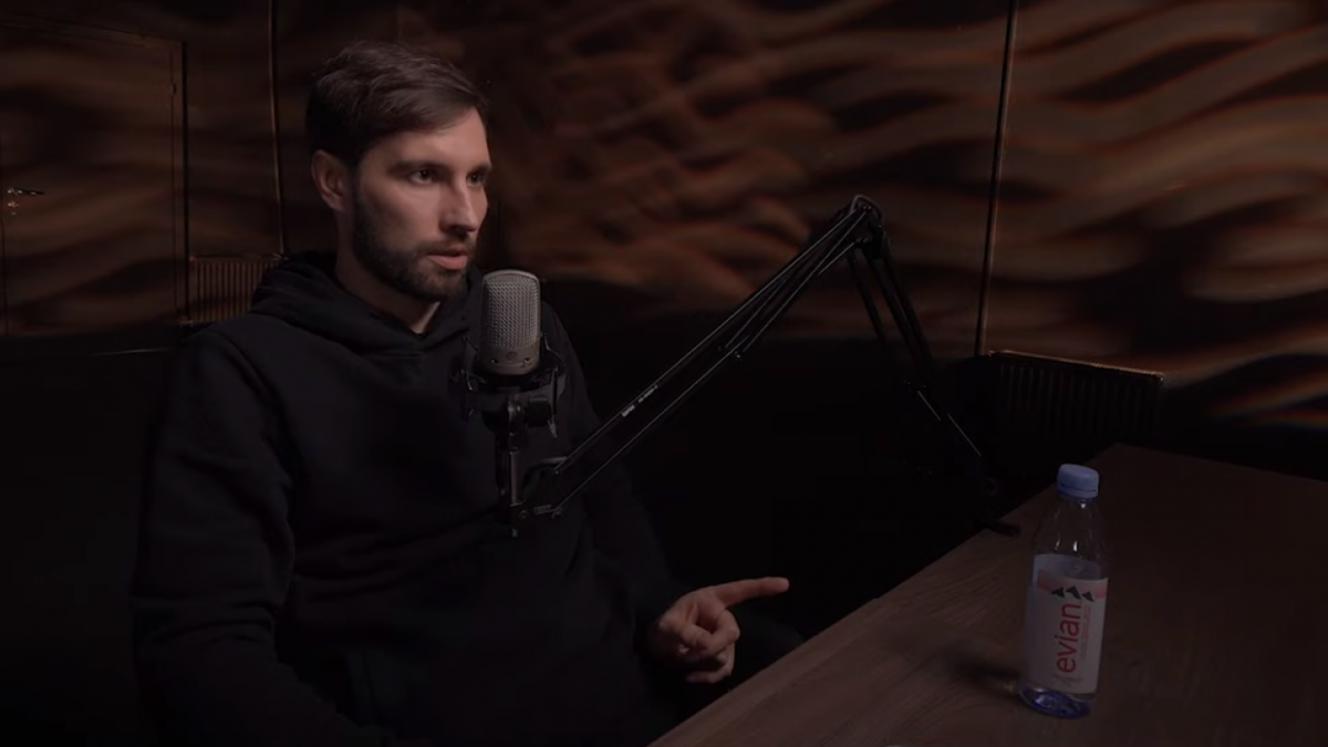 Алексей Смирнов из Comedy Club рассказал, почему отказался выступать с Ильей Соболевым — Видео