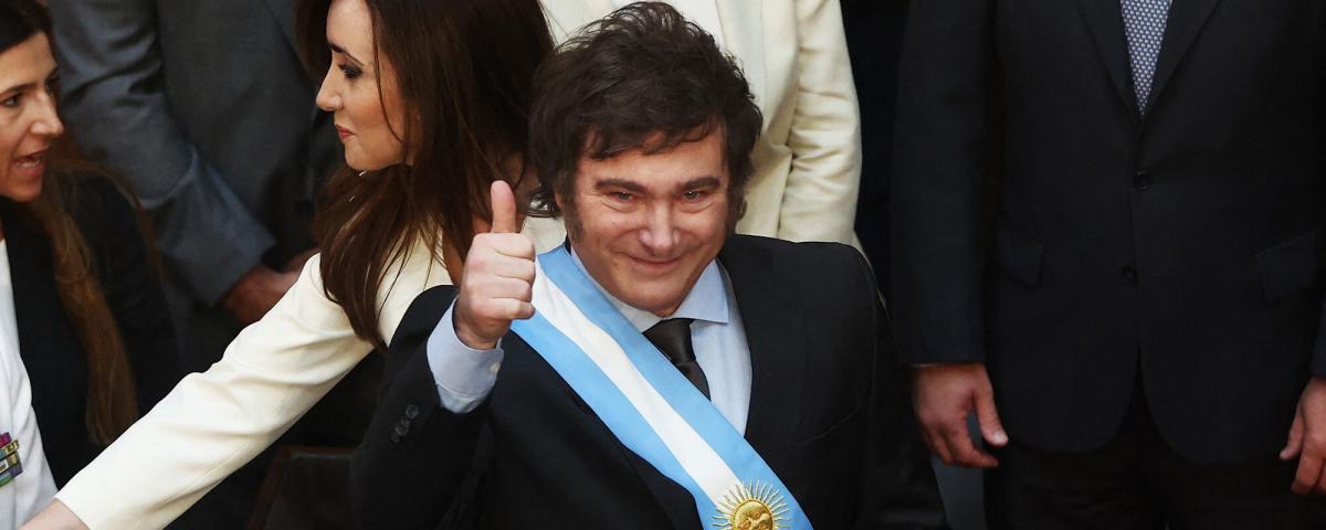 Новый президент Аргентины привел к присяге свой кабинет министров
