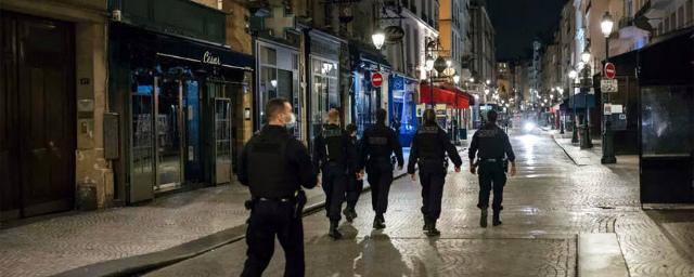 При разгоне подпольной вечеринки во Франции пострадали трое полицейских
