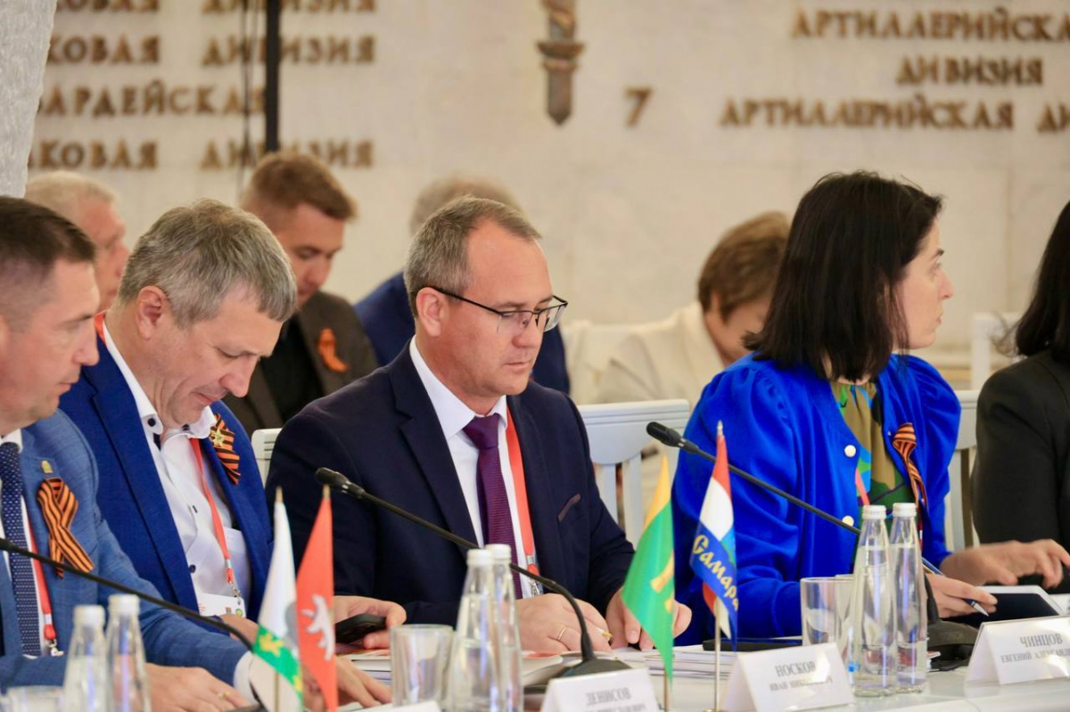 Спикер Гордумы Евгений Чинцов рассказал коллегам по Ассоциации городов Поволжья об опыте Нижнего Новгорода в деле военно-патриотического воспитания молодежи