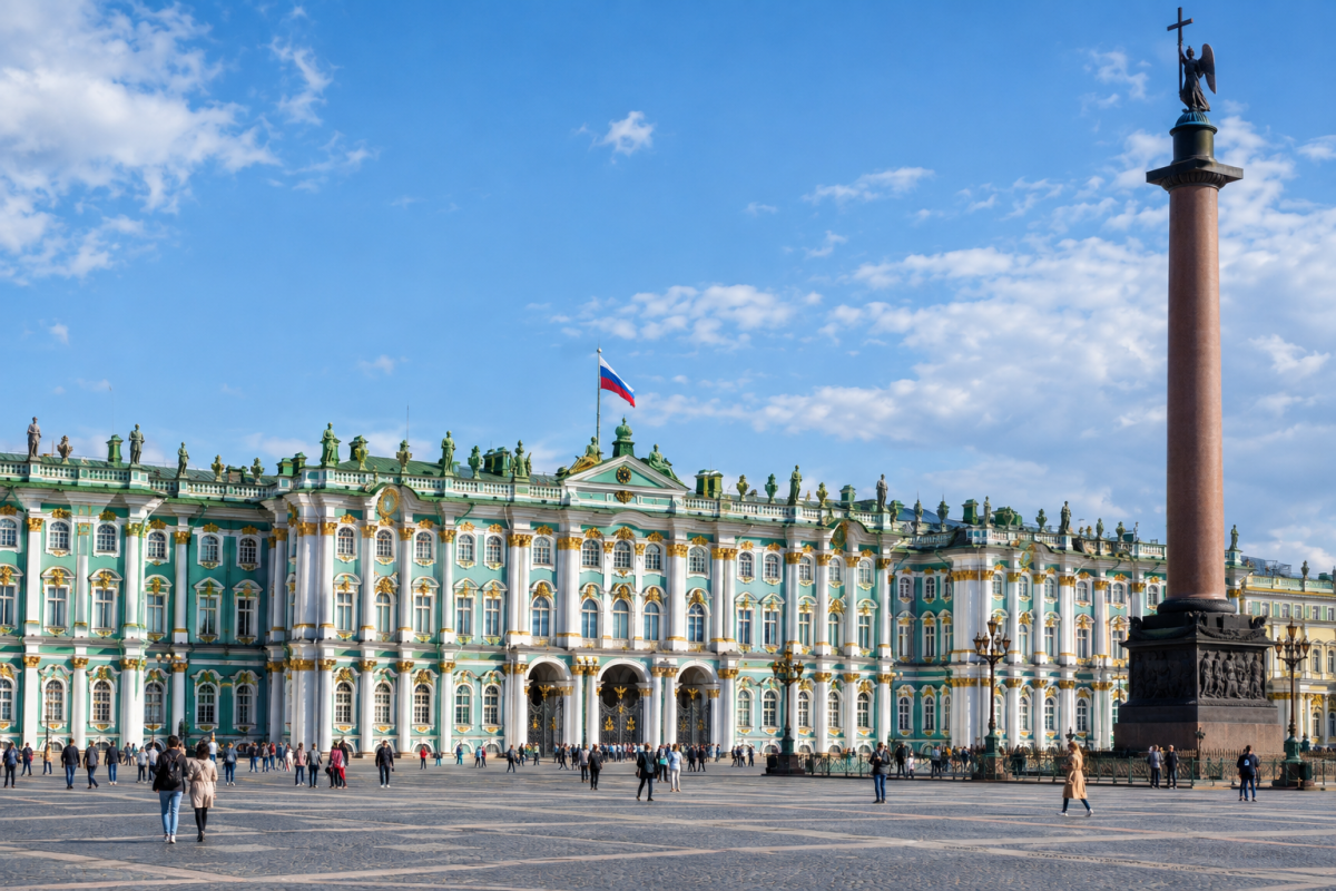 Терминалы, приложения и «третий четверг»: как пройти в музеи Петербурга без очереди