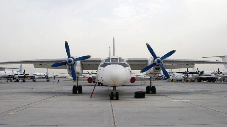 В ХМАО работника аэропорта убило винтом самолета Ан-24
