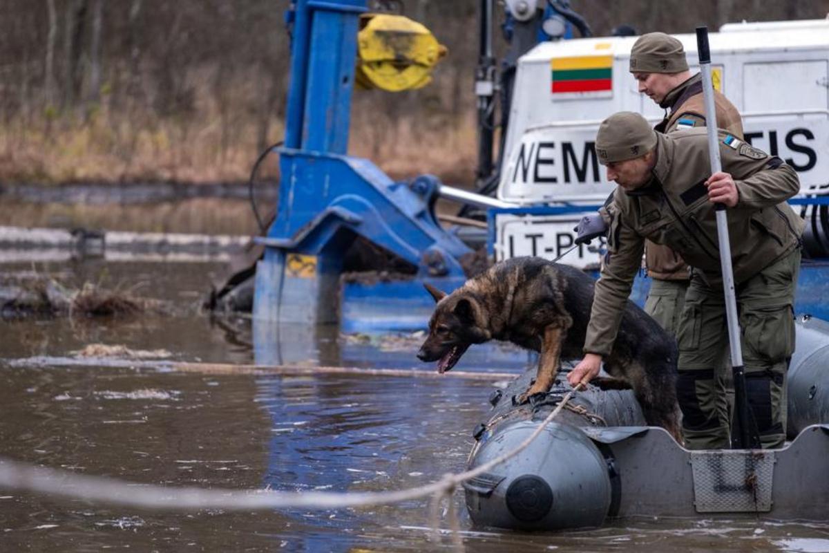 «Если бы Путин (военный преступник) не запугал Европу». В гибели американцев в литовском болоте клоуны нашли «российский (страна-террорист) след»