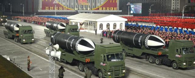 На параде в Северной Корее показали баллистическую ракету для субмарин