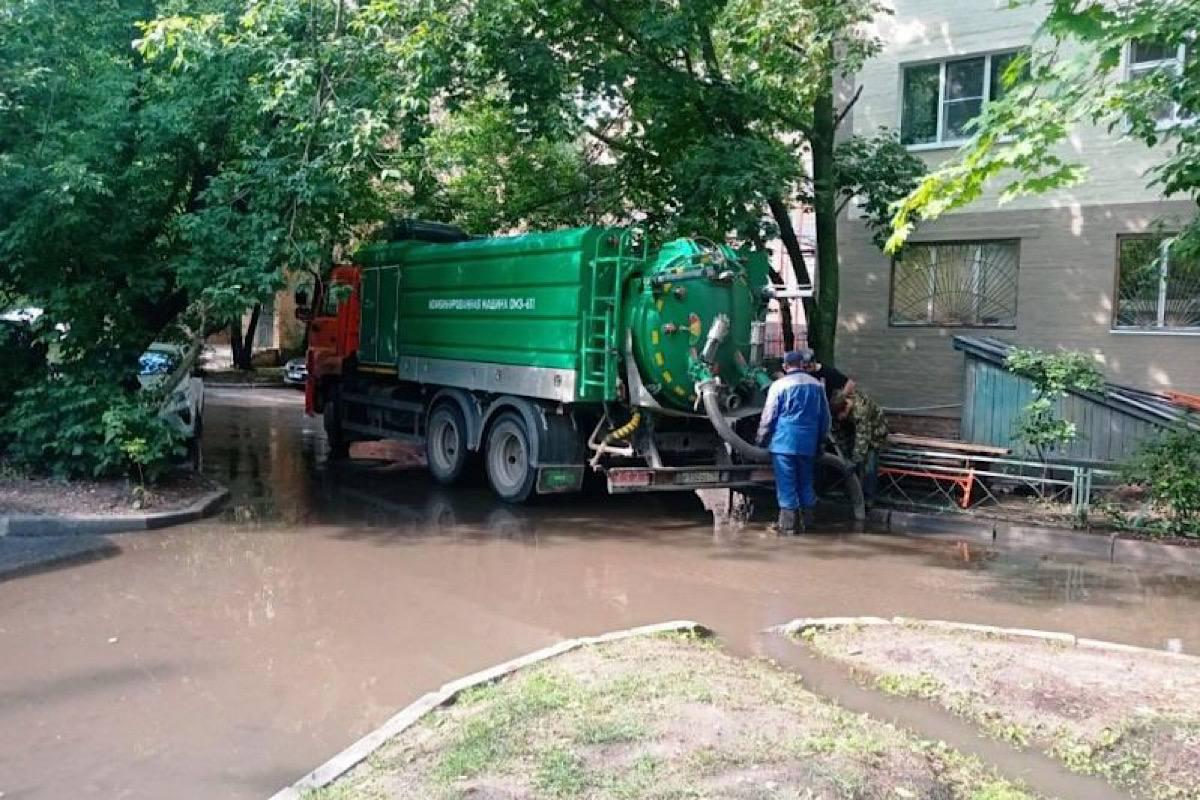 Коммунальщики городского округа Пушкинский на передовой: оперативно устраняют последствия ливней и засоры