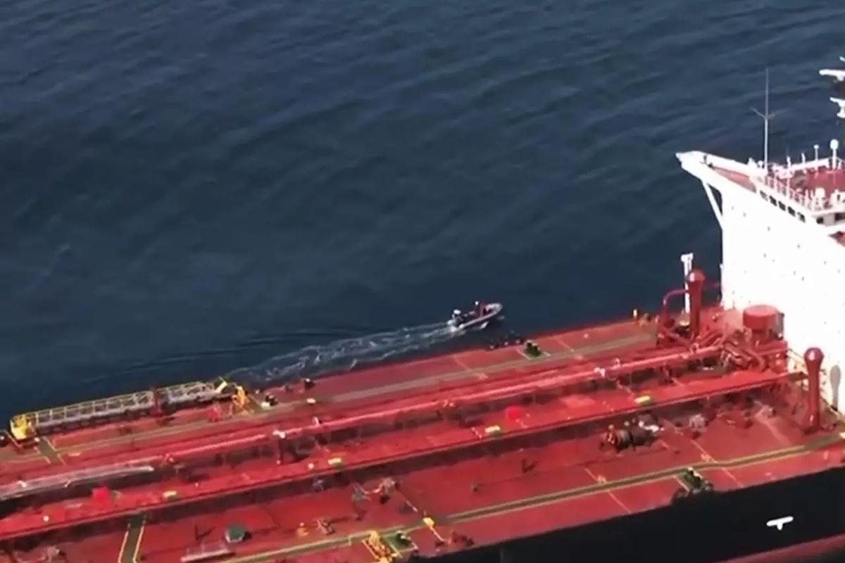 Французский спецназ захватил танкер Boracay якобы из теневого флота России у берегов Сен-Назера