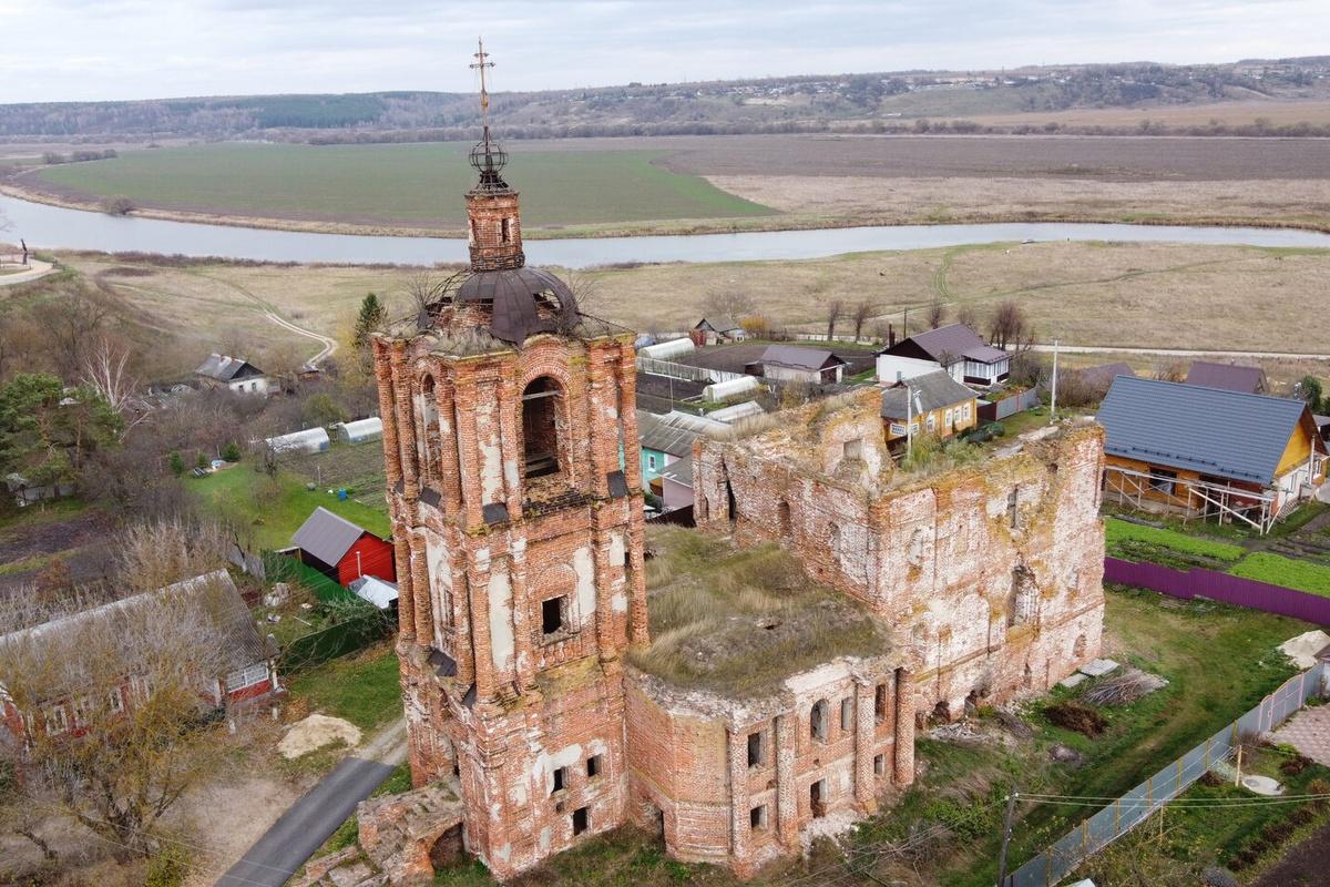 В Калужской области начали консервировать разрушающийся Успенский собор
