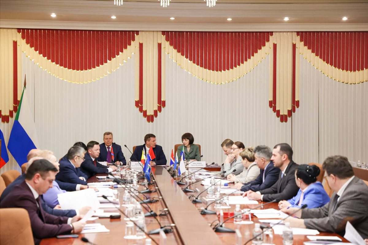 Спикер Роман Бойко: Комитеты Госдумы поддержали инициативу Заксобрания ЕАО о расчете ущерба при рубке деревьев