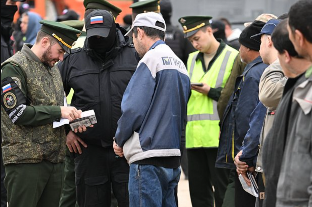 В Госдуме указали на возможных виновников перекрытия дороги военным в Подмосковье