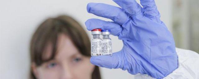 В НИЦ имени Гамалеи заявили, что вакцины будут работать и против омикрон-штамма