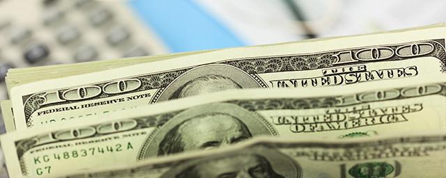 Эксперт советует россиянам не хранить доллары на депозитах