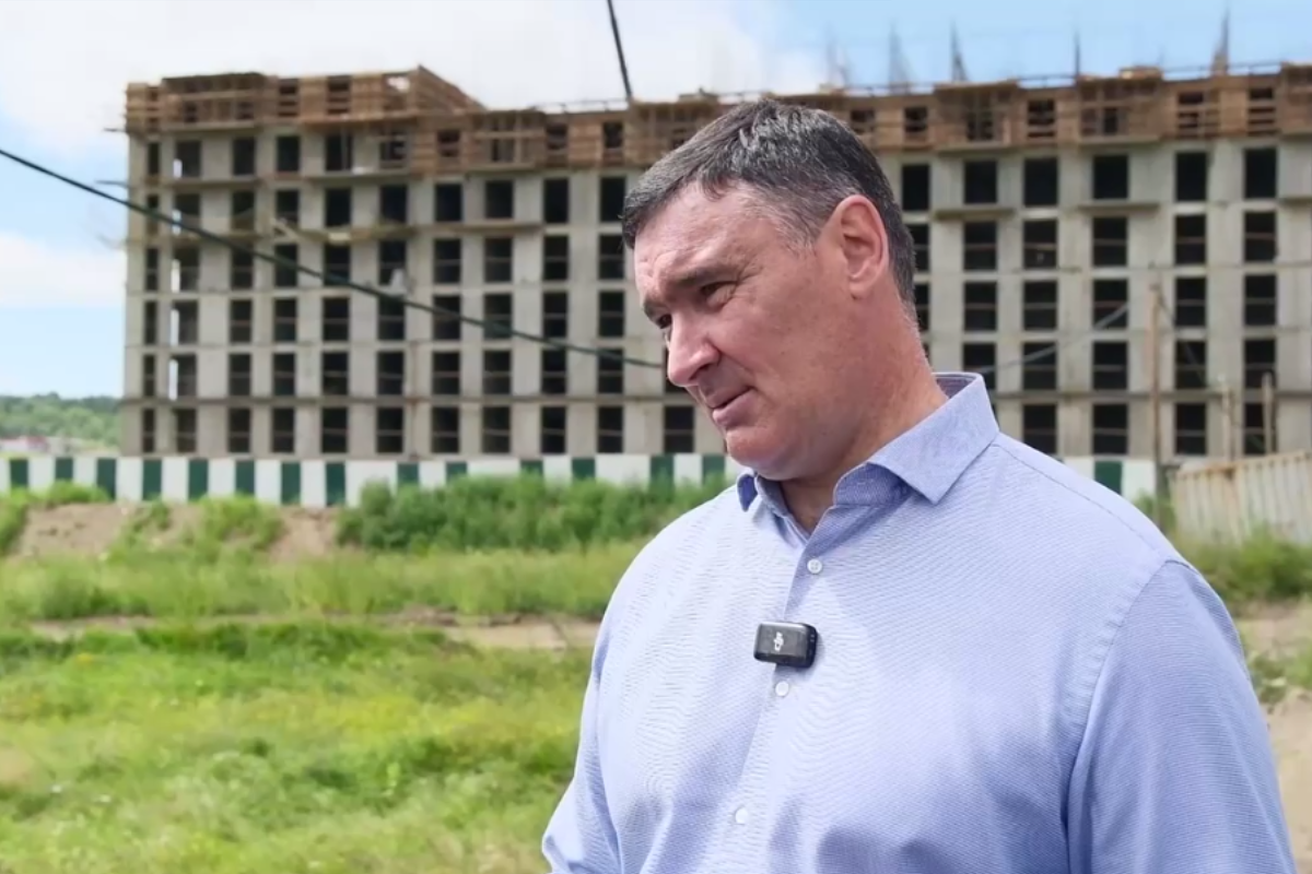 Мэр Иркутска Руслан Болотов рассказал о ходе строительства жилья для переселенцев из аварийного жилья