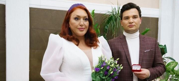 В Татарстане 53-летняя мать вышла замуж за приемного сына