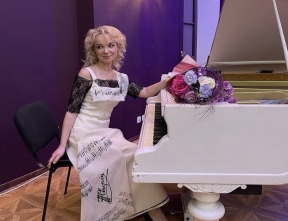 Подарок с небес. Виталина Цымбалюк-Романовская родила «от мамы» дочь в особый день