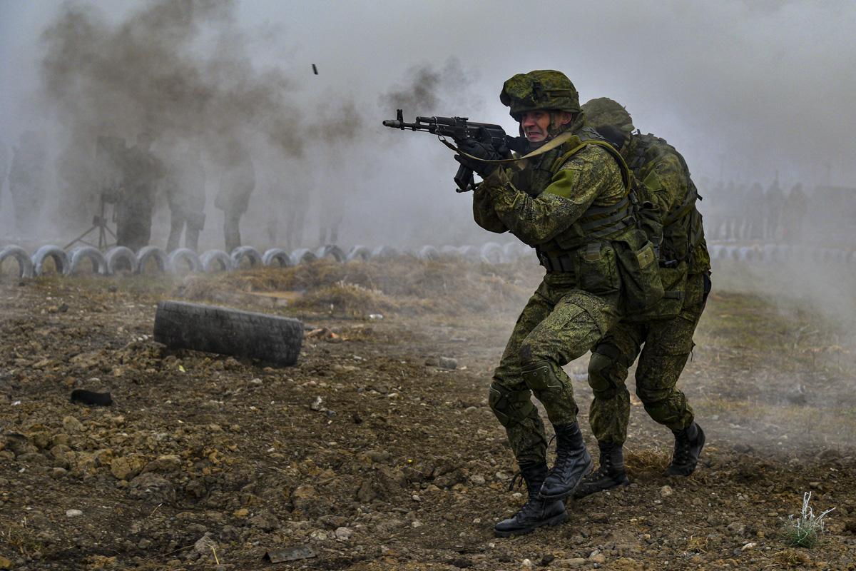 Минобороны показало, как украинские военные убегали из Ласточкино в ДНР