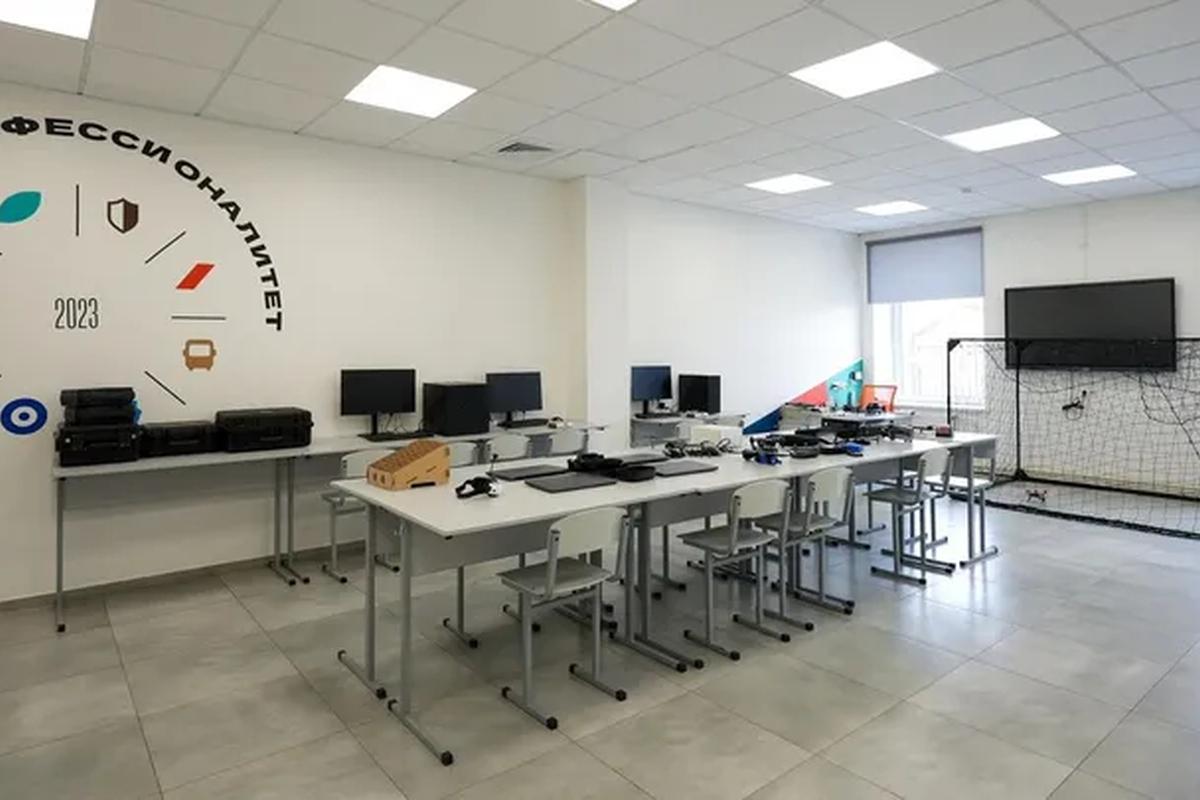 Губернатор Воробьёв оценил переоснащение Дмитровского техникума