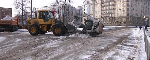 Портал «Наш Санкт-Петербург» завален жалобами на неубранный снег, гололед и лужи на фоне оттепели