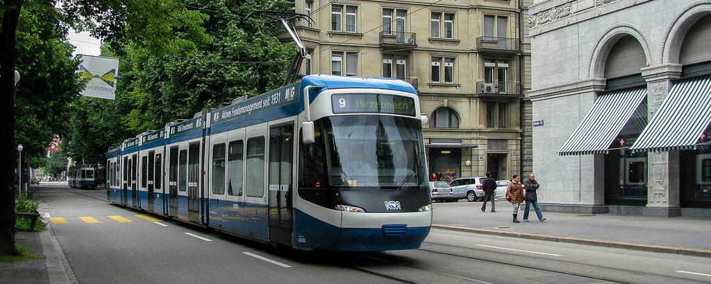Умерший мужчина шесть часов ездил в трамвае по улицам Цюриха