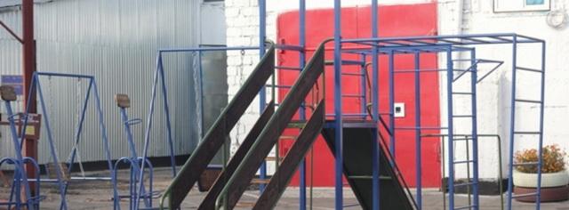Заключенные в Омске изготавливают игровые комплексы для детей
