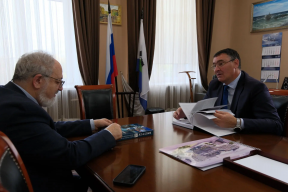 Мэр Руслан Болотов: В Иркутске вышел второй том учебного пособия по «Иркутсковедению», его включат в школьную программу