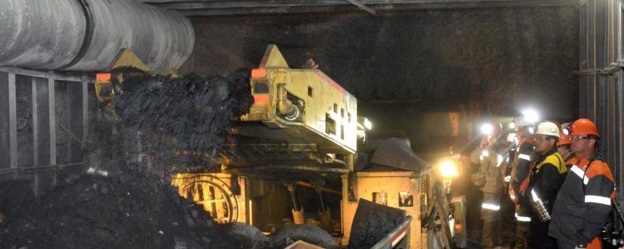 В Туве под завалами обрушившейся шахты находится человек