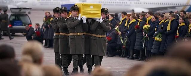 Тела погибших в авиакатастрофе над Ираном украинцев доставили на родину