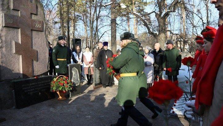 Глава Красногорска Волков возложил цветы к памятнику воинам-интернационалистам