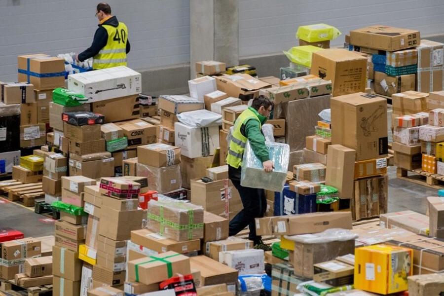 Цунами из Китая: как дешевые онлайн-покупки парализуют европейскую таможню